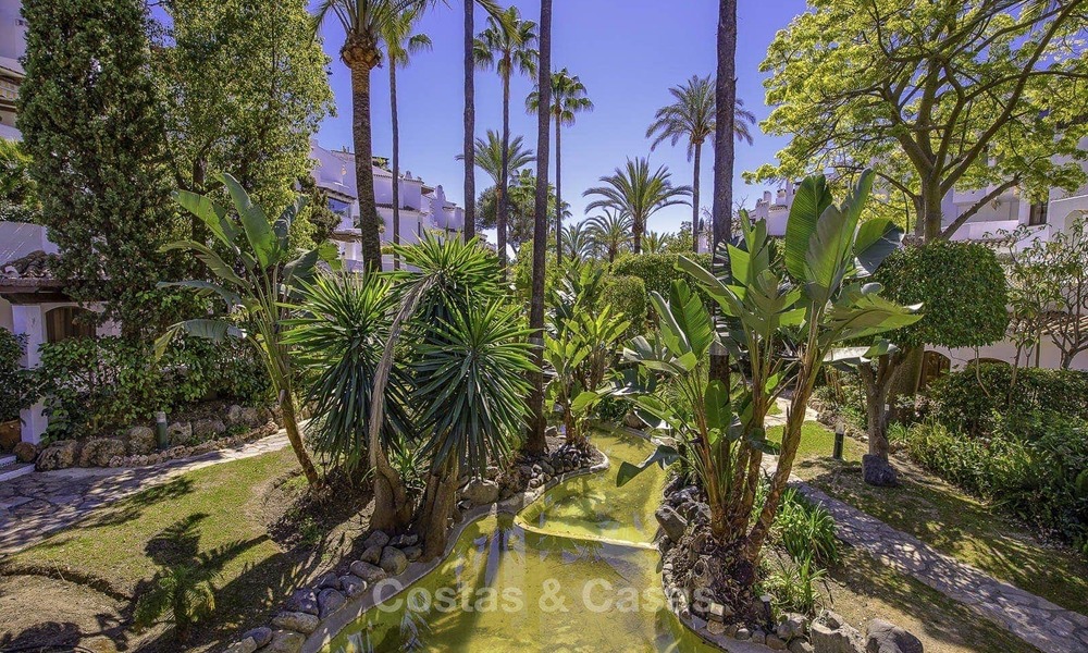 Appartementen te koop in een eerstelijnstrand complex in Elviria, Marbella 11256