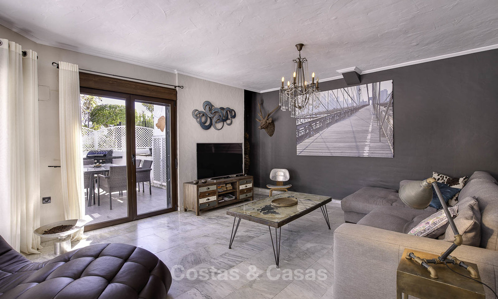 Appartementen te koop in een eerstelijnstrand complex in Elviria, Marbella 11261