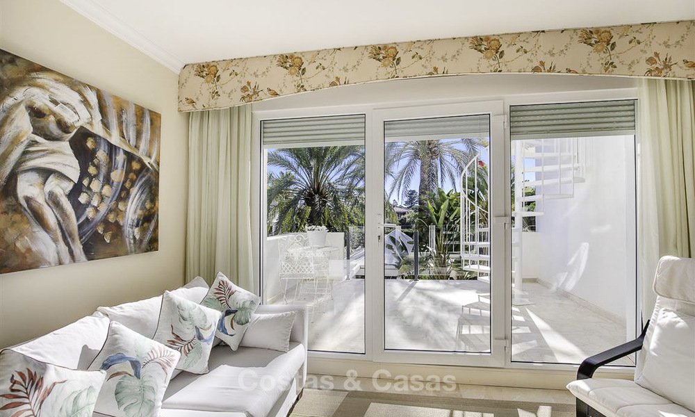 Stijlvolle en luxueuze moderne hedendaagse strandvilla te koop tussen Estepona en Marbella 11665