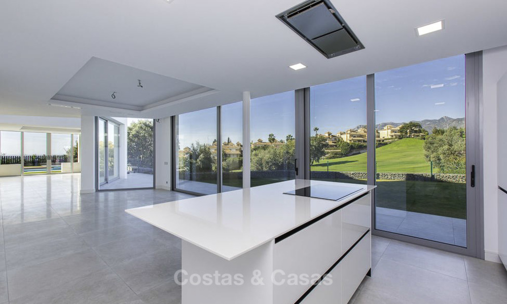 Oogstrelende moderne designer villa met zeezicht te koop, eerstelijn golf en instapklaar, Oost- Marbella 11829
