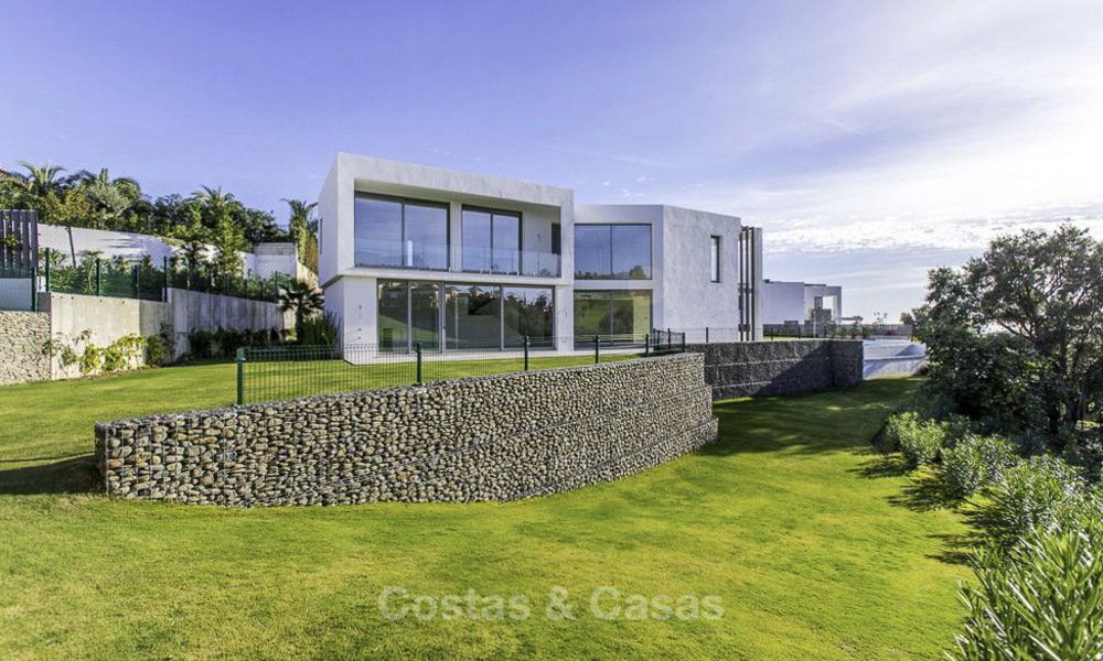 Oogstrelende moderne designer villa met zeezicht te koop, eerstelijn golf en instapklaar, Oost- Marbella 11837