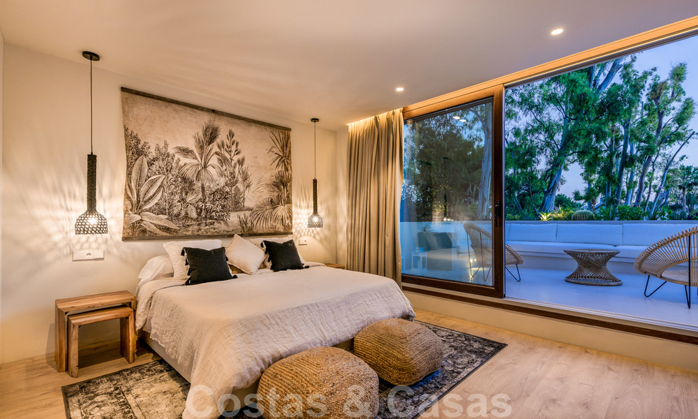 Prachtige nieuwe moderne luxe villa te koop aan het strand te Los Monteros, Oost Marbella 26669