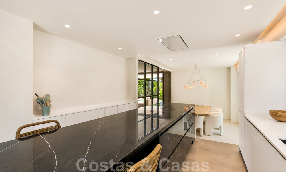 Prachtige nieuwe moderne luxe villa te koop aan het strand te Los Monteros, Oost Marbella 26673