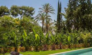 Prachtige nieuwe moderne luxe villa te koop aan het strand te Los Monteros, Oost Marbella 26702 
