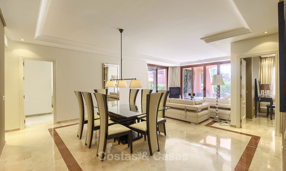 Ruim, aantrekkelijk appartement te koop in een exclusief strandcomplex, tussen Marbella en Estepona 11755