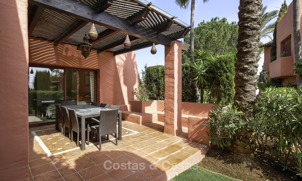 Ruim, aantrekkelijk appartement te koop in een exclusief strandcomplex, tussen Marbella en Estepona 11773