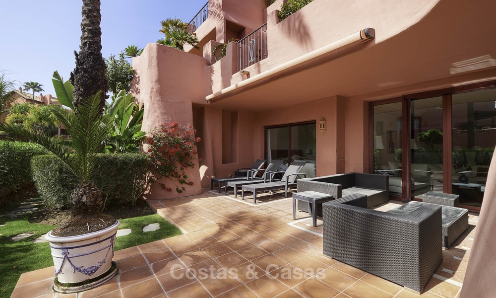 Ruim, aantrekkelijk appartement te koop in een exclusief strandcomplex, tussen Marbella en Estepona 11774