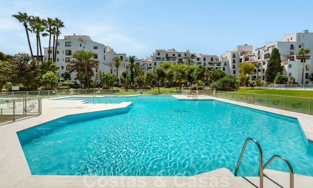 Volledig gerenoveerde luxeappartementen te koop, instapklaar, in het centrum van Puerto Banus, Marbella 28167