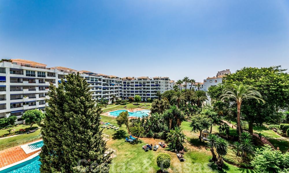 Volledig gerenoveerde luxeappartementen te koop, instapklaar, in het centrum van Puerto Banus, Marbella 28172