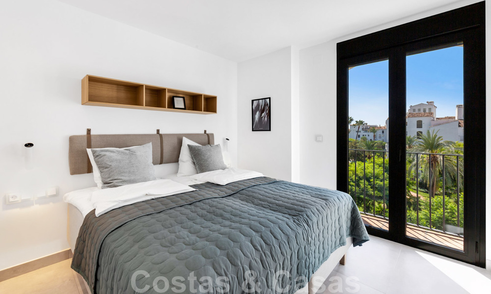 Volledig gerenoveerde luxeappartementen te koop, instapklaar, in het centrum van Puerto Banus, Marbella 28174