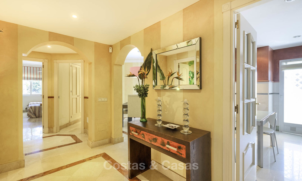 Ruim en luxueus strandappartement te koop in een prestigieus complex, centrum Marbella - Golden Mile 11934