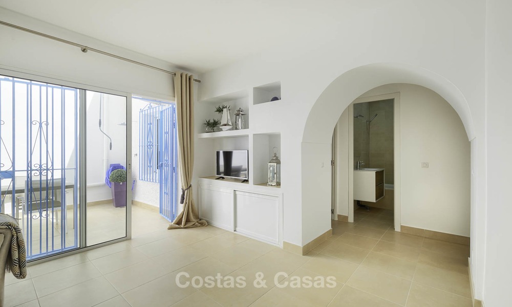Gezellig gerenoveerd huis te koop in een eerstelijn strandurbanisatie op de New Golden Mile, Estepona - Marbella 12004