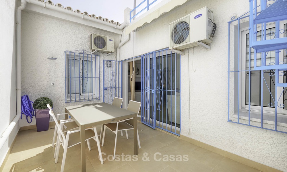Gezellig gerenoveerd huis te koop in een eerstelijn strandurbanisatie op de New Golden Mile, Estepona - Marbella 12010