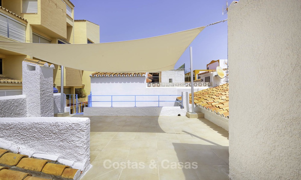Gezellig gerenoveerd huis te koop in een eerstelijn strandurbanisatie op de New Golden Mile, Estepona - Marbella 12012