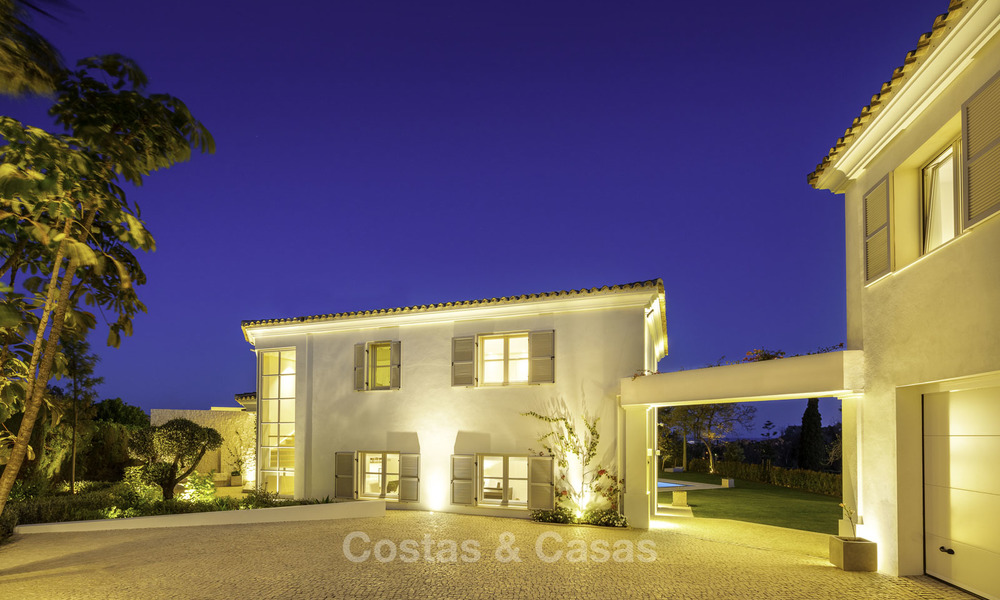Prestigieuze luxe villa op een uitzonderlijke locatie te koop, eerstelijn golf, zeezicht en instapklaar - Nueva Andalucia, Marbella 17111