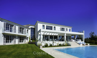 Prestigieuze luxe villa op een uitzonderlijke locatie te koop, eerstelijn golf, zeezicht en instapklaar - Nueva Andalucia, Marbella 17122 