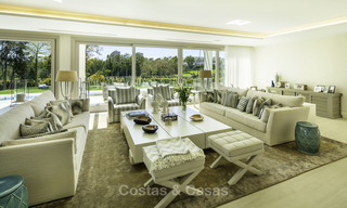 Prestigieuze luxe villa op een uitzonderlijke locatie te koop, eerstelijn golf, zeezicht en instapklaar - Nueva Andalucia, Marbella 17125 