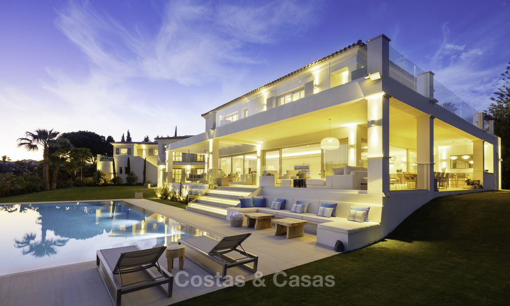 Prestigieuze luxe villa op een uitzonderlijke locatie te koop, eerstelijn golf, zeezicht en instapklaar - Nueva Andalucia, Marbella 17143