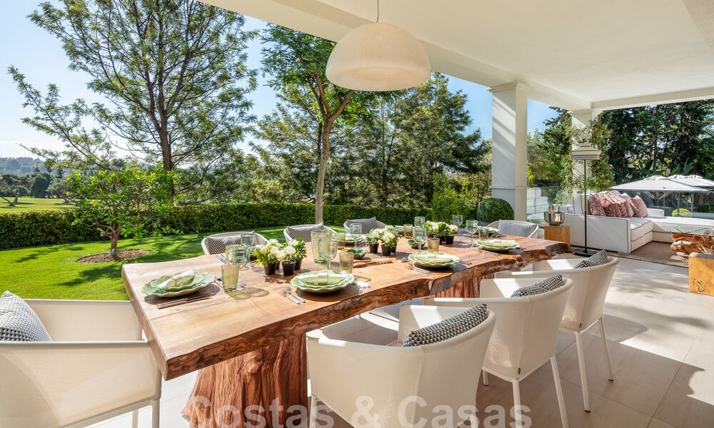 Prestigieuze luxe villa op een uitzonderlijke locatie te koop, eerstelijn golf, zeezicht en instapklaar - Nueva Andalucia, Marbella 57170