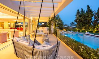 Prestigieuze luxe villa op een uitzonderlijke locatie te koop, eerstelijn golf, zeezicht en instapklaar - Nueva Andalucia, Marbella 57204 