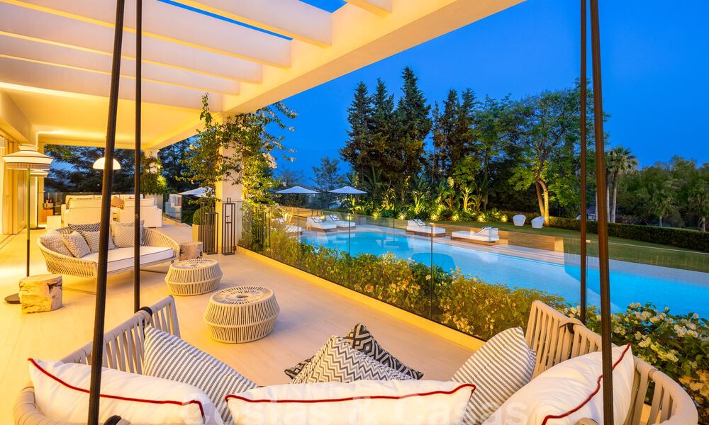 Prestigieuze luxe villa op een uitzonderlijke locatie te koop, eerstelijn golf, zeezicht en instapklaar - Nueva Andalucia, Marbella 57205