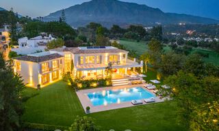 Prestigieuze luxe villa op een uitzonderlijke locatie te koop, eerstelijn golf, zeezicht en instapklaar - Nueva Andalucia, Marbella 57210 