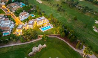 Prestigieuze luxe villa op een uitzonderlijke locatie te koop, eerstelijn golf, zeezicht en instapklaar - Nueva Andalucia, Marbella 57212 