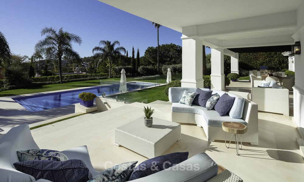Indrukwekkende luxe villa met panoramisch zeezicht te koop in het hart van de Golf Vallei te Nueva Andalucia, Marbella 12073