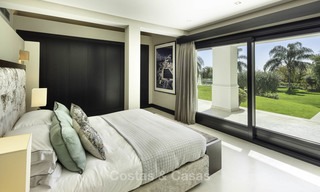 Indrukwekkende luxe villa met panoramisch zeezicht te koop in het hart van de Golf Vallei te Nueva Andalucia, Marbella 12080 