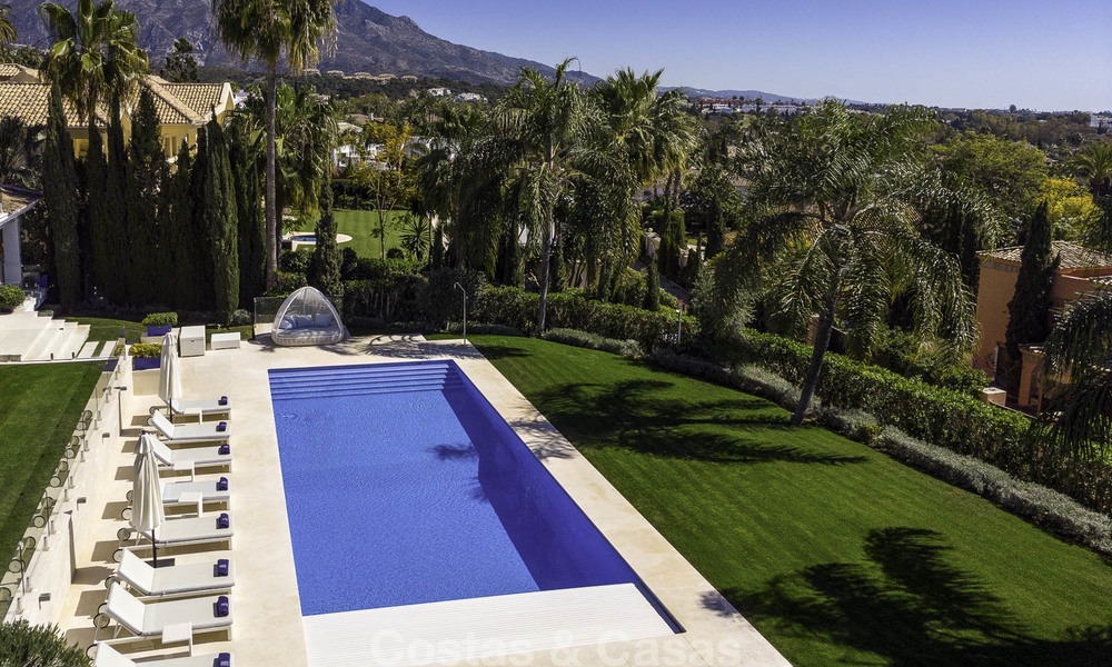 Indrukwekkende luxe villa met panoramisch zeezicht te koop in het hart van de Golf Vallei te Nueva Andalucia, Marbella 12081