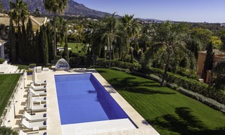 Indrukwekkende luxe villa met panoramisch zeezicht te koop in het hart van de Golf Vallei te Nueva Andalucia, Marbella 12081 