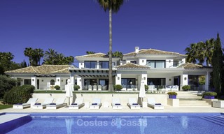 Indrukwekkende luxe villa met panoramisch zeezicht te koop in het hart van de Golf Vallei te Nueva Andalucia, Marbella 12092 