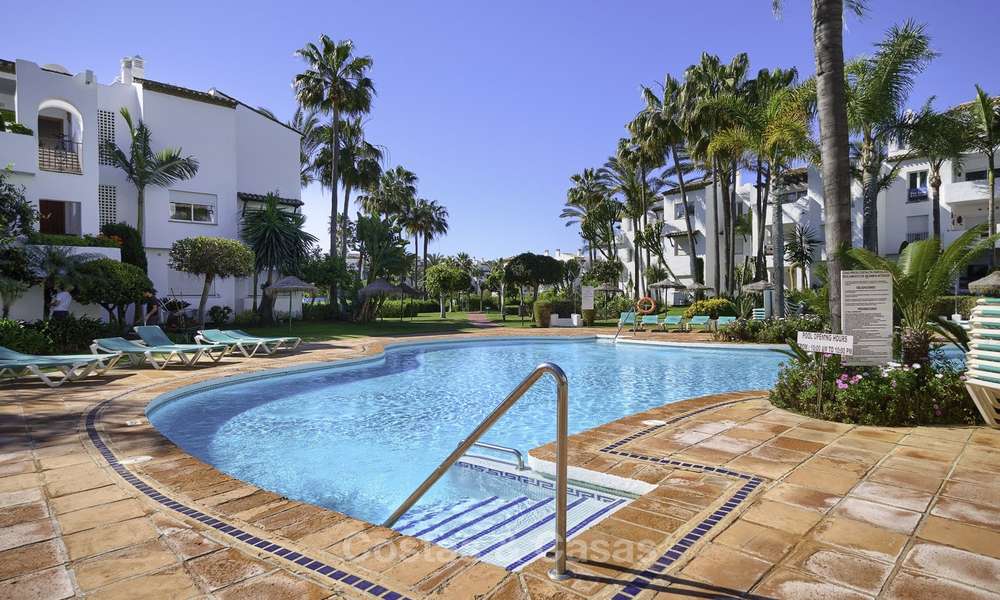 Modern, volledig gerenoveerd appartement in een strandcomplex te koop op de New Golden Mile tussen Marbella en Estepona 12238