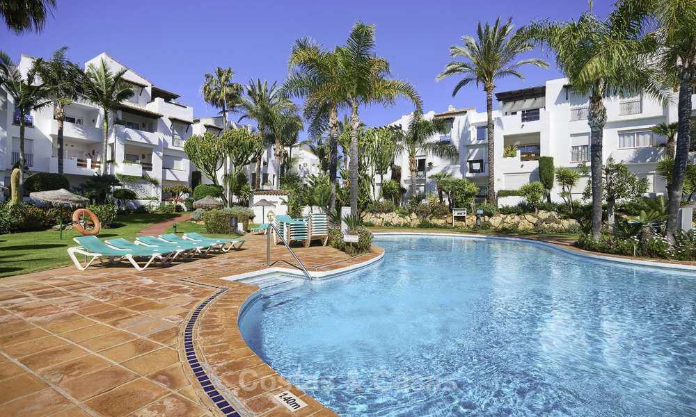 Modern, volledig gerenoveerd appartement in een strandcomplex te koop op de New Golden Mile tussen Marbella en Estepona 12239