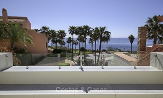 Gerenoveerd huis te koop, in een eerstelijnstrand complex, met zeezicht, op de New Golden Mile tussen Estepona en Marbella 12177 