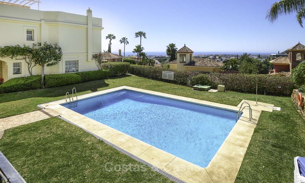 Charmant, volledig gerenoveerd huis te koop met zee- en bergzicht, in een prestigieus golfresort, Benahavis, Marbella 12207