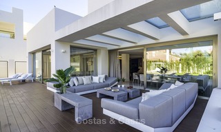 Indrukwekkende moderne luxe villa te koop, instapklaar, tweedelijnstrand op de Golden Mile, Marbella 12414 