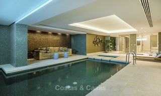Indrukwekkende moderne luxe villa te koop, instapklaar, tweedelijnstrand op de Golden Mile, Marbella 12424 