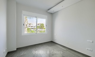Nieuw ontworpen en volledig gerenoveerd appartement aan het strand te koop, tussen Estepona en Marbella 12481 