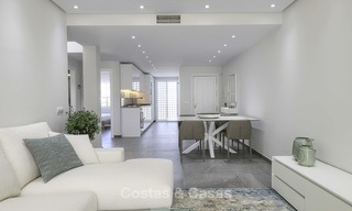Volledig gerenoveerd penthouse appartement te koop in een populair strandcomplex tussen Marbella en Estepona 12495 