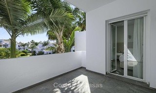 Volledig gerenoveerd penthouse appartement te koop in een populair strandcomplex tussen Marbella en Estepona 12499 