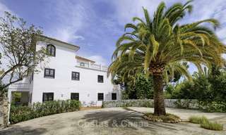 Charmante traditionele villa met panoramisch zee- en bergzicht te koop in El Madroñal, Benahavis, Marbella 12621 