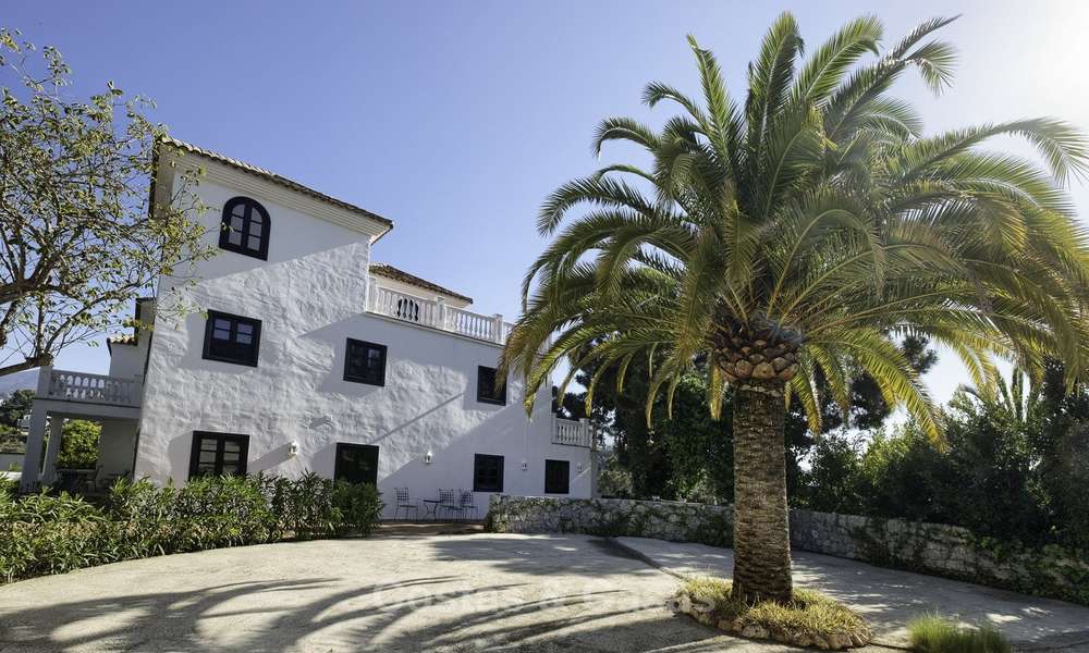 Charmante traditionele villa met panoramisch zee- en bergzicht te koop in El Madroñal, Benahavis, Marbella 12623