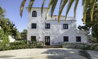 Charmante traditionele villa met panoramisch zee- en bergzicht te koop in El Madroñal, Benahavis, Marbella 12625 