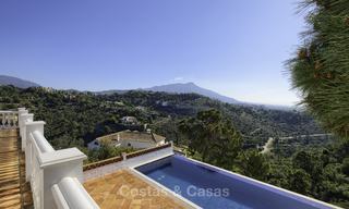 Charmante traditionele villa met panoramisch zee- en bergzicht te koop in El Madroñal, Benahavis, Marbella 12638 
