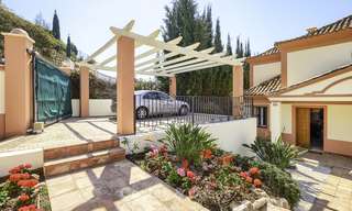 Gezellige villa in rustieke stijl met zee- en bergzicht te koop, Benahavis, Marbella 12641 