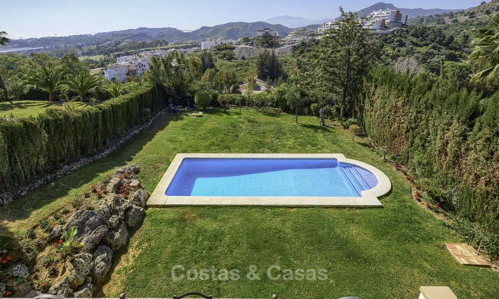 Gezellige villa in rustieke stijl met zee- en bergzicht te koop, Benahavis, Marbella 12650