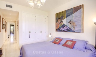 Ruim en gezellig duplex penthouse appartement te koop met 360º panoramisch zicht, tussen Estepona en Marbella 12676 