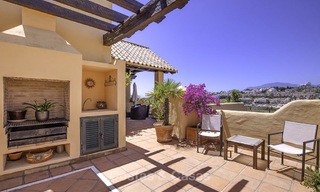Ruim en gezellig duplex penthouse appartement te koop met 360º panoramisch zicht, tussen Estepona en Marbella 12683 