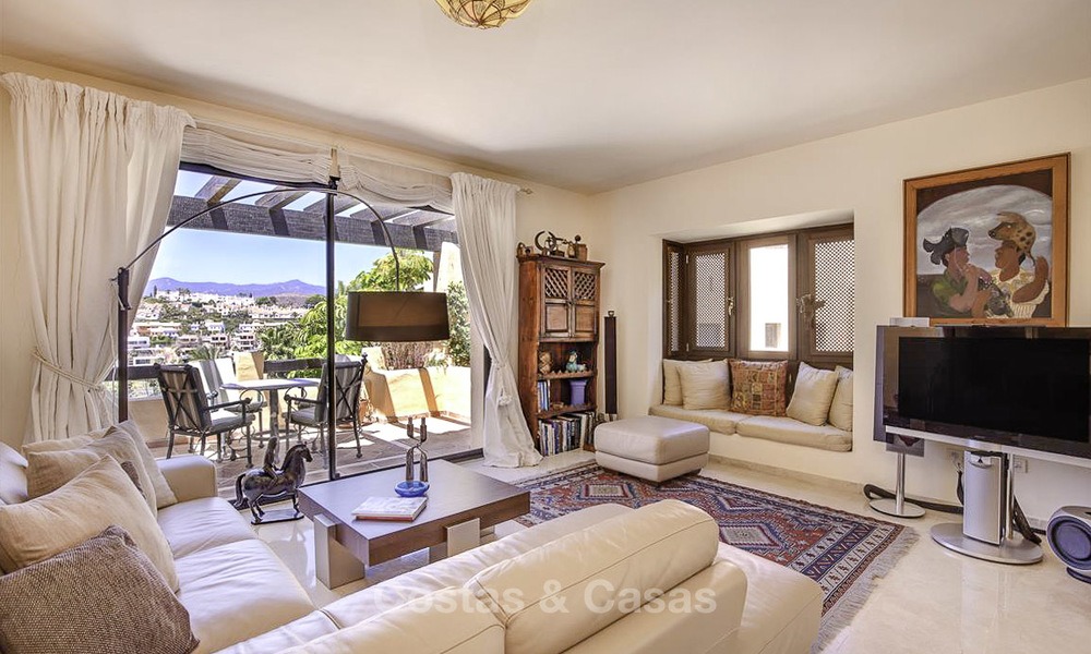 Ruim en gezellig duplex penthouse appartement te koop met 360º panoramisch zicht, tussen Estepona en Marbella 12696